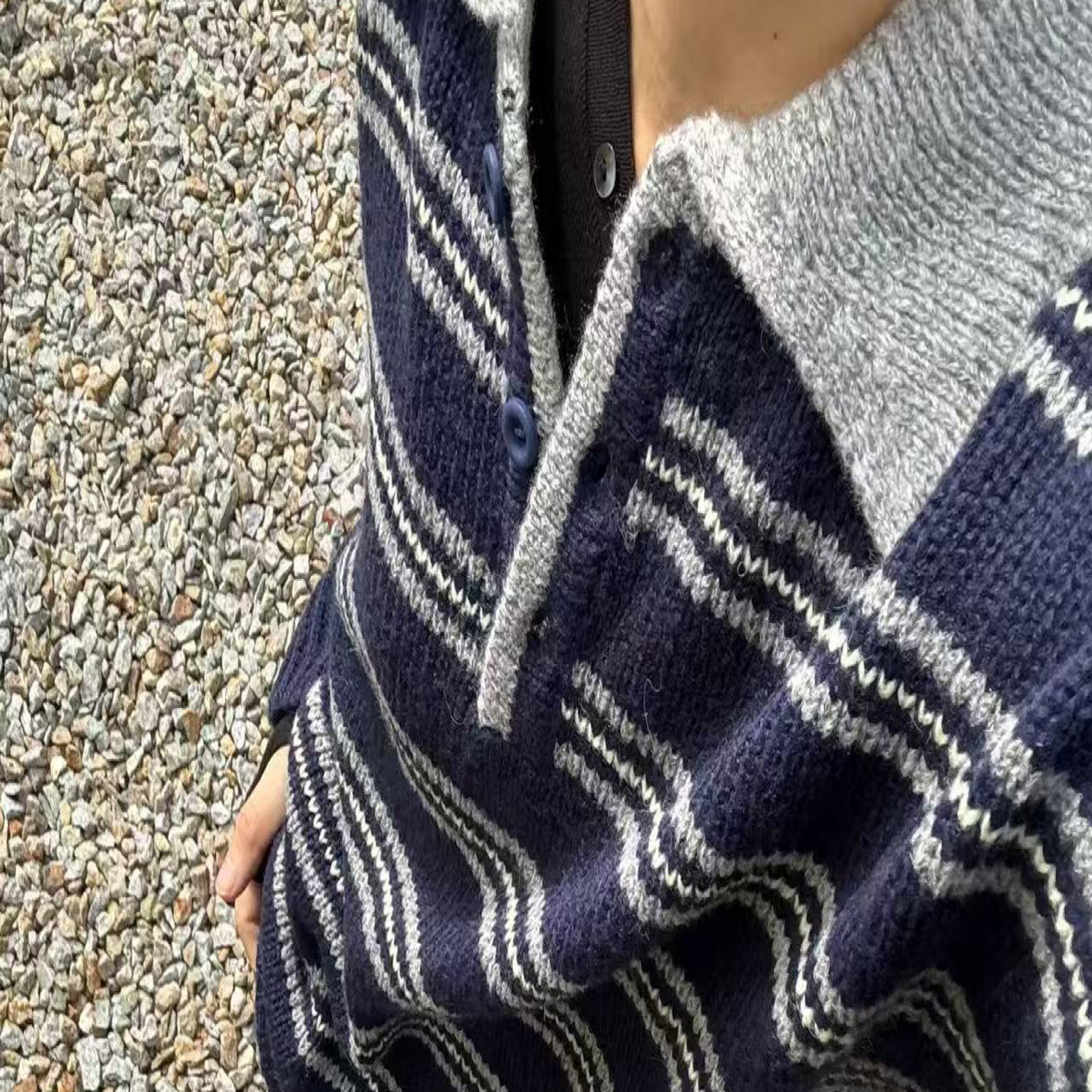 复古翻领毛衣 撞色条纹 松弛感通勤风6093