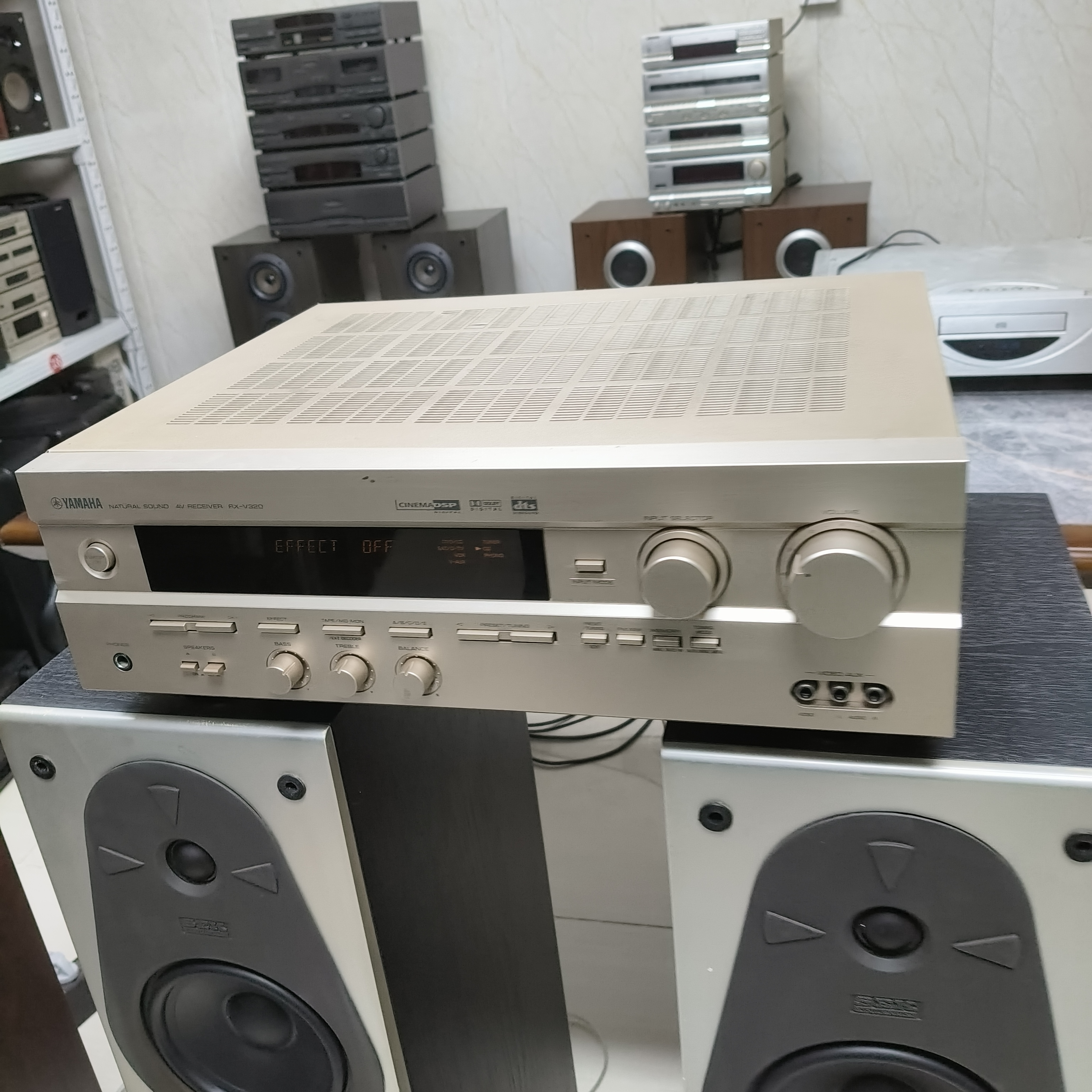 8新  雅马哈功能完好使用。邮费自理不包邮