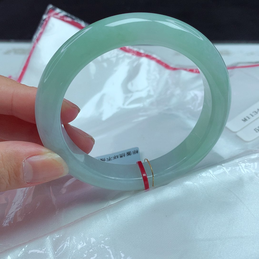 翡翠手镯未镶嵌55圈444