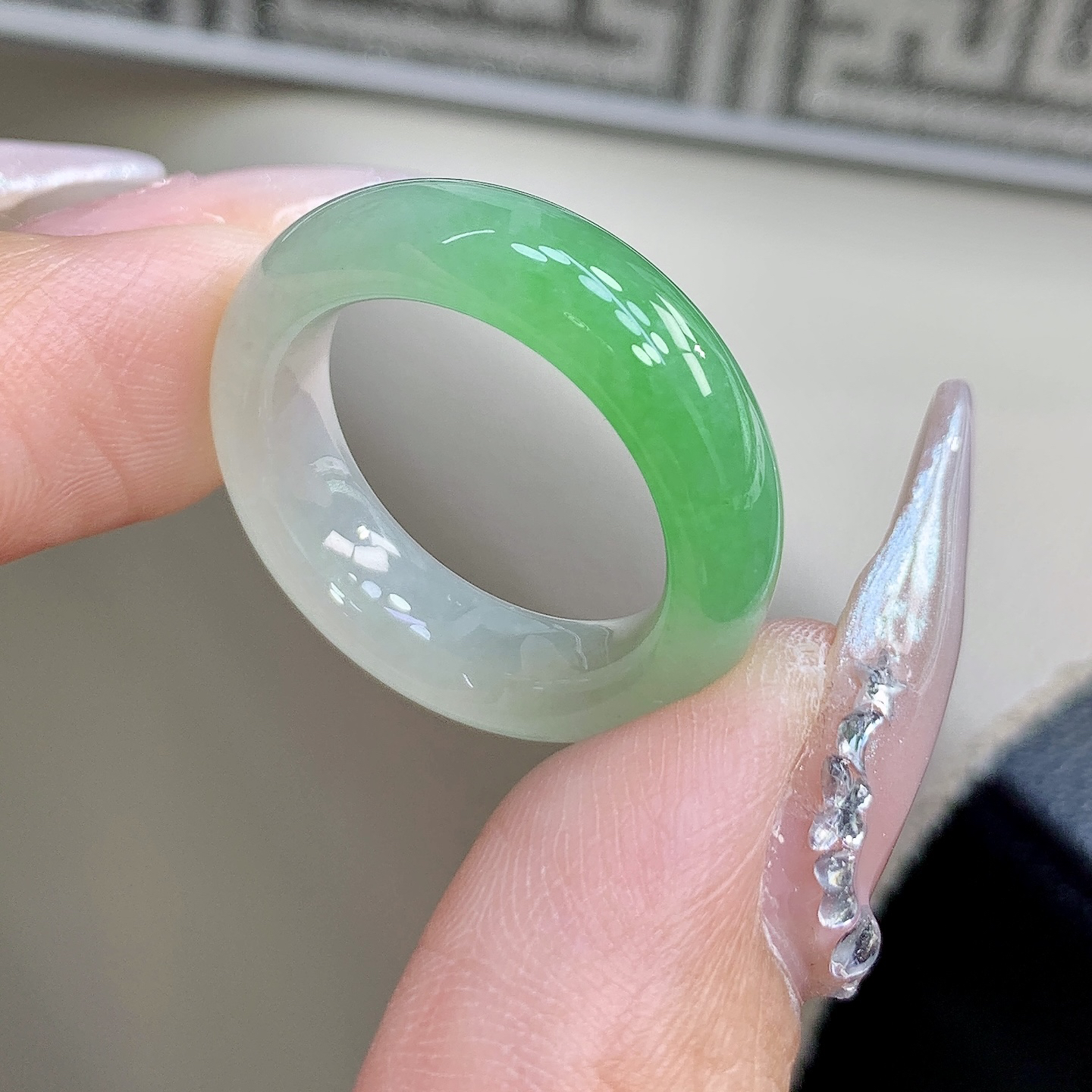 白底青飘阳绿18号缅甸翡翠戒圈 老坑细糯冰种 尺寸18.-6.8-4.1mm 