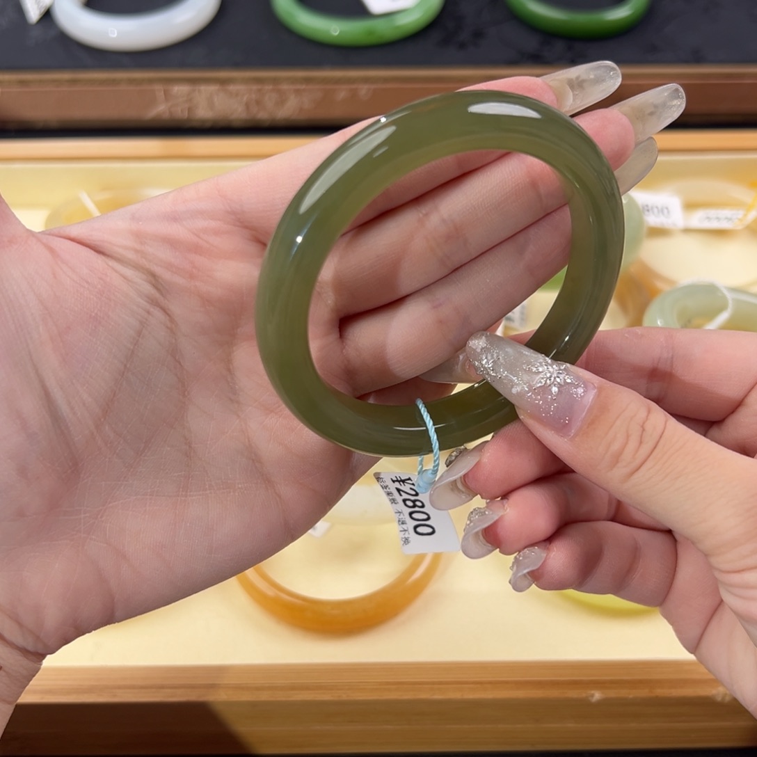 和田玉未镶嵌手镯