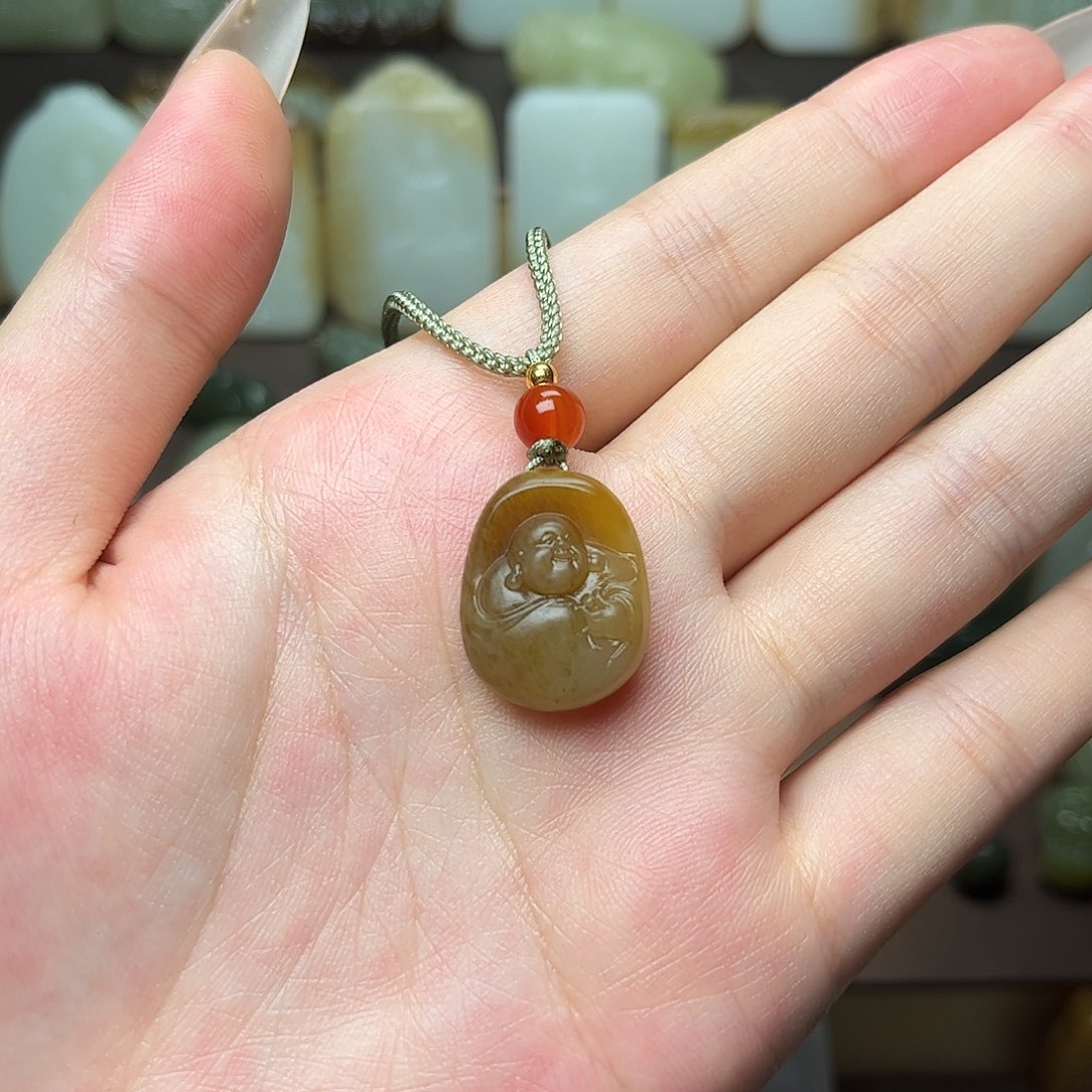 和田玉颈饰未镶嵌战*