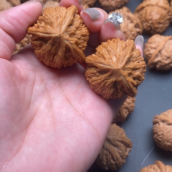 文玩核桃吊坠三棱