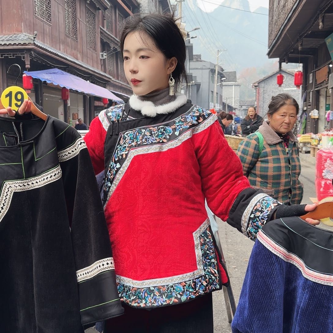 苗***姐湘西刺绣加厚152 115斤