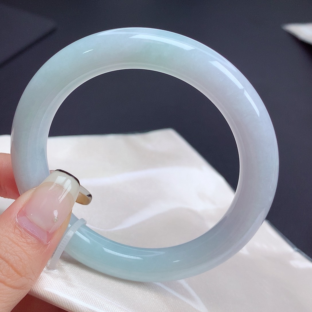 翡翠手镯（圆镯）未镶嵌57-58圈口