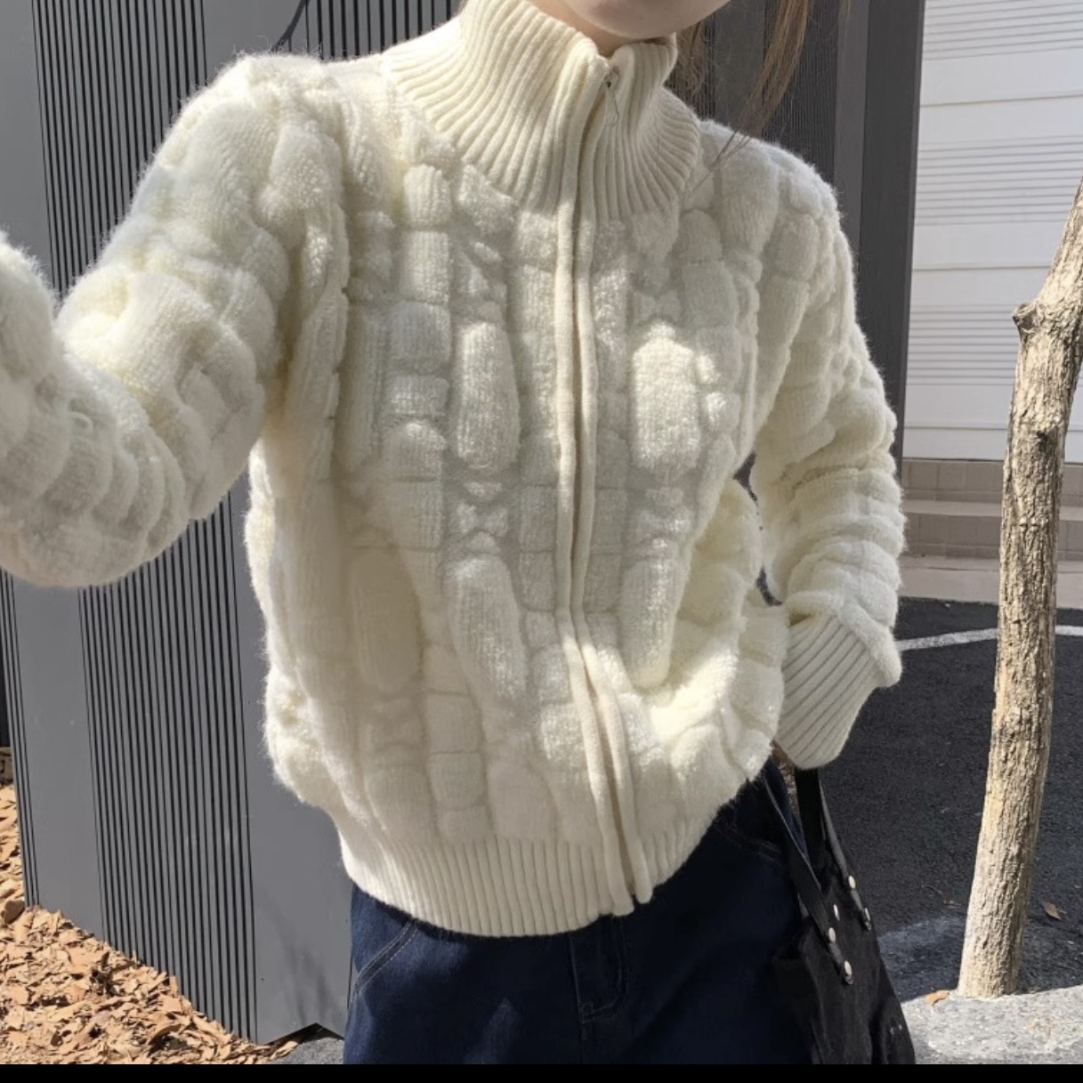 066---白色开衫背蜜蜂