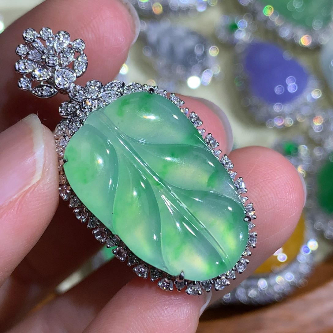 翡翠颈饰18K金镶嵌叶子