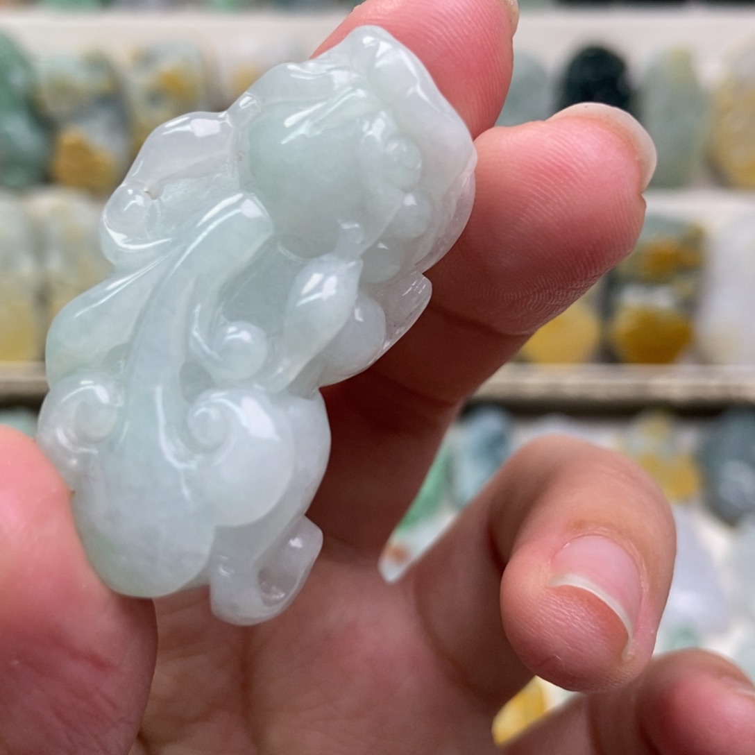 翡翠吊坠(赠链)未镶嵌