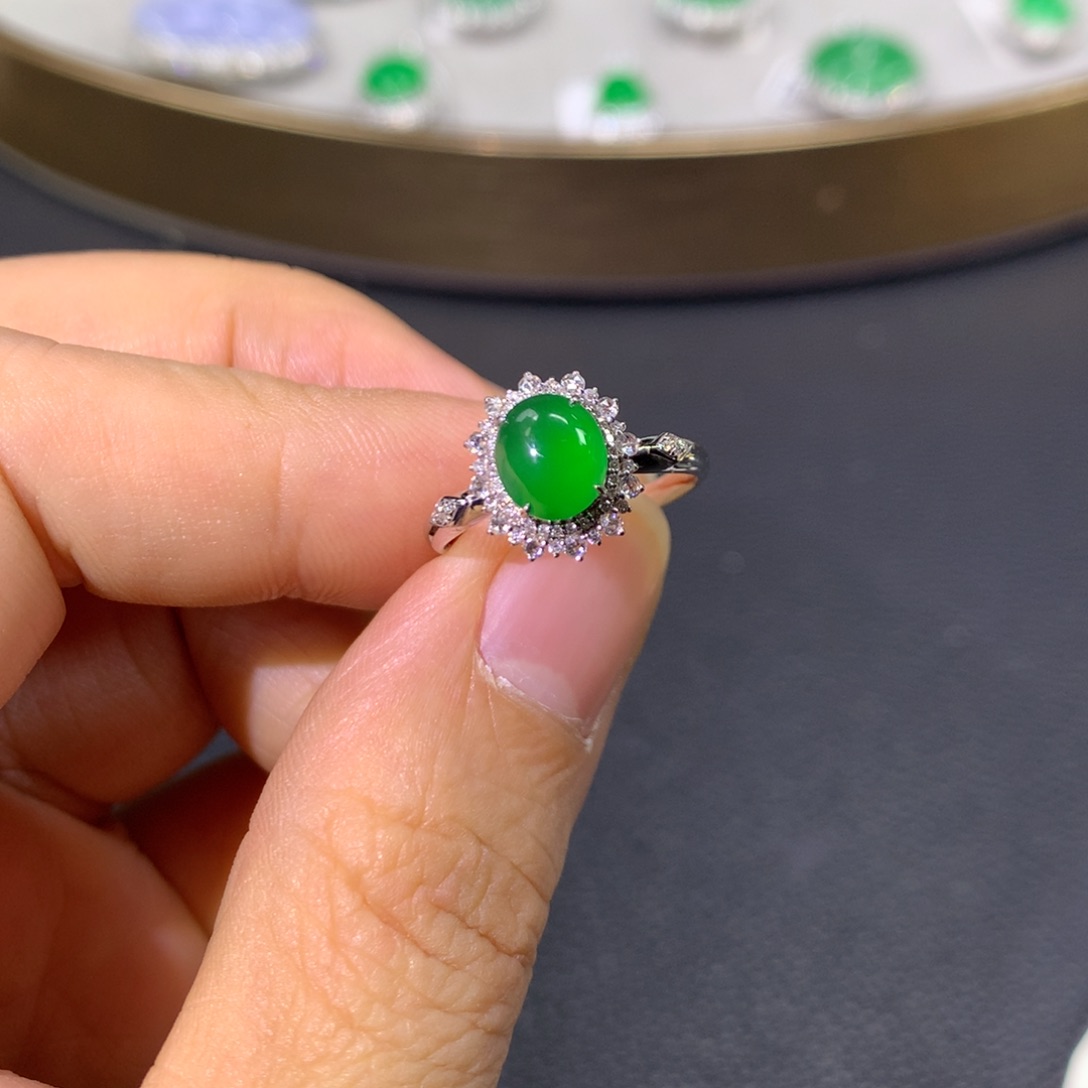 翡翠戒指18K金镶嵌翡翠