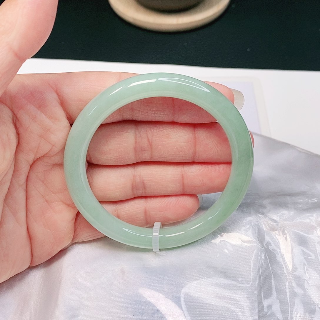 【闪购商品】翡翠手镯未镶嵌正圆55