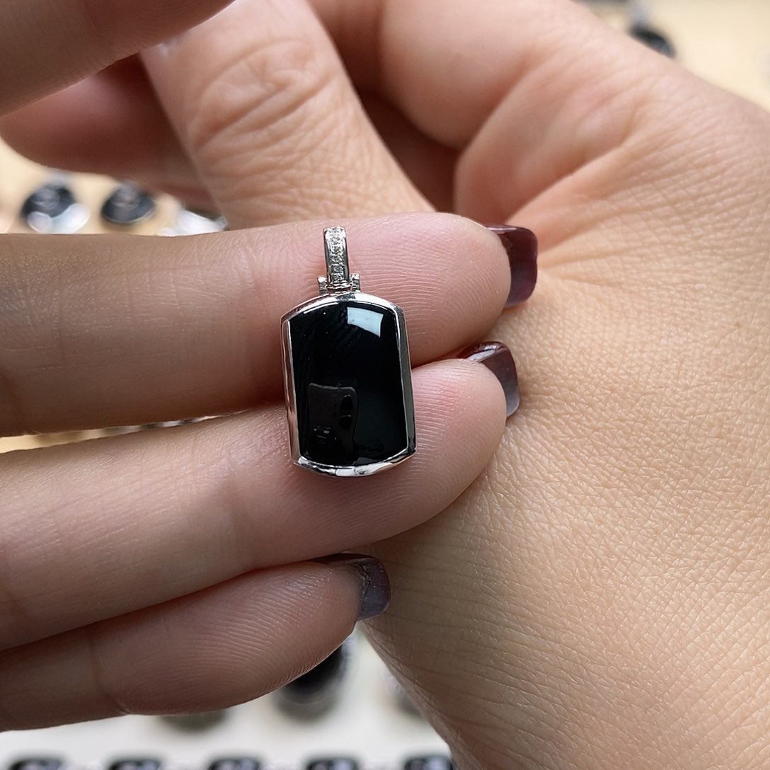 翡翠颈饰18K金镶嵌墨翠