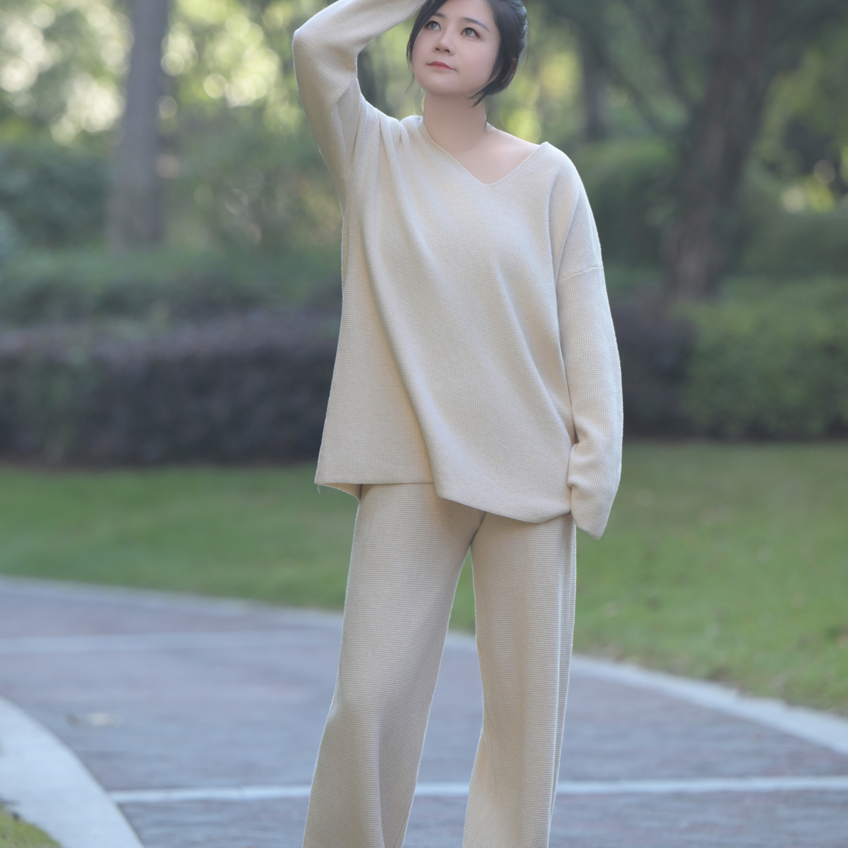 秋季老钱风V领长袖上衣搭配直筒裤休闲套装