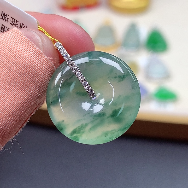 翡翠18K金镶嵌颈饰