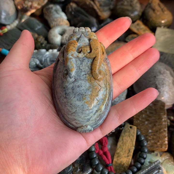 岫岩河磨玉（透闪石质玉）颈饰未镶嵌金*