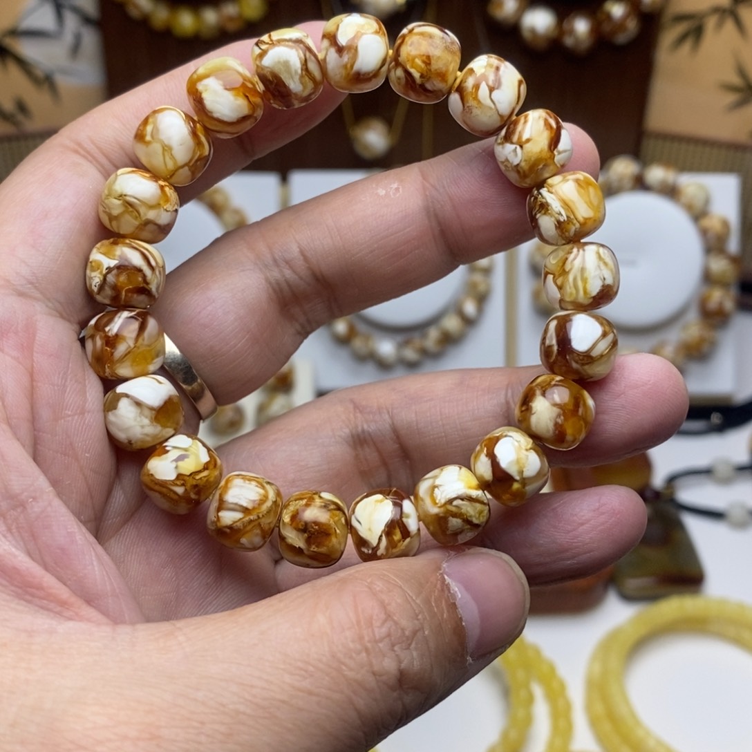 10.5沁色精工老型手串一条