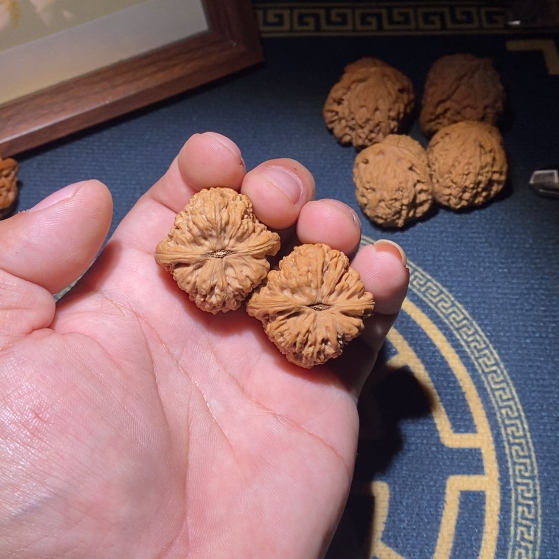 文玩核桃吊坠Q**Q南疆石