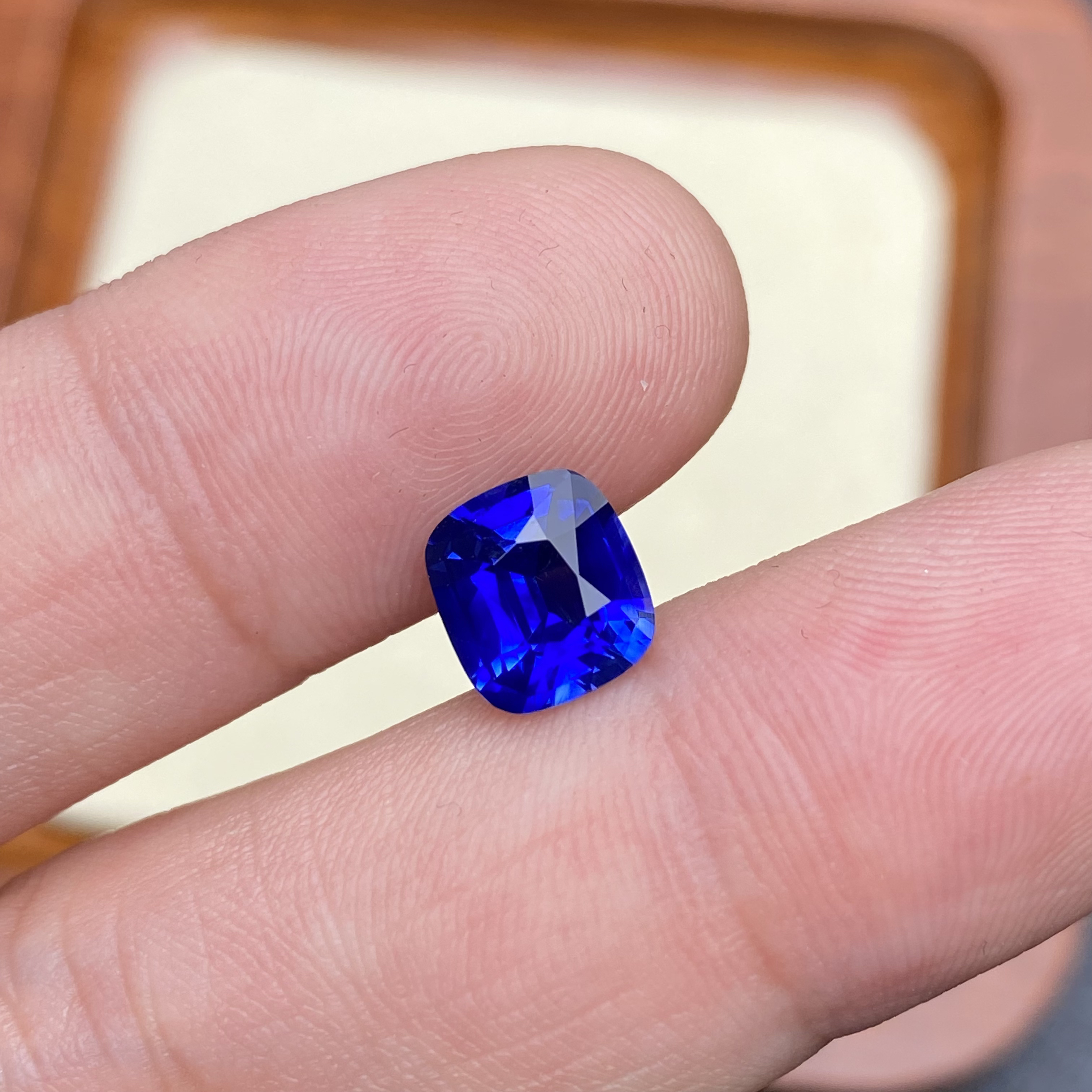 1069976H3.04ct8.91*7.4*5.4皇家蓝蓝宝石戒面GUILD大证