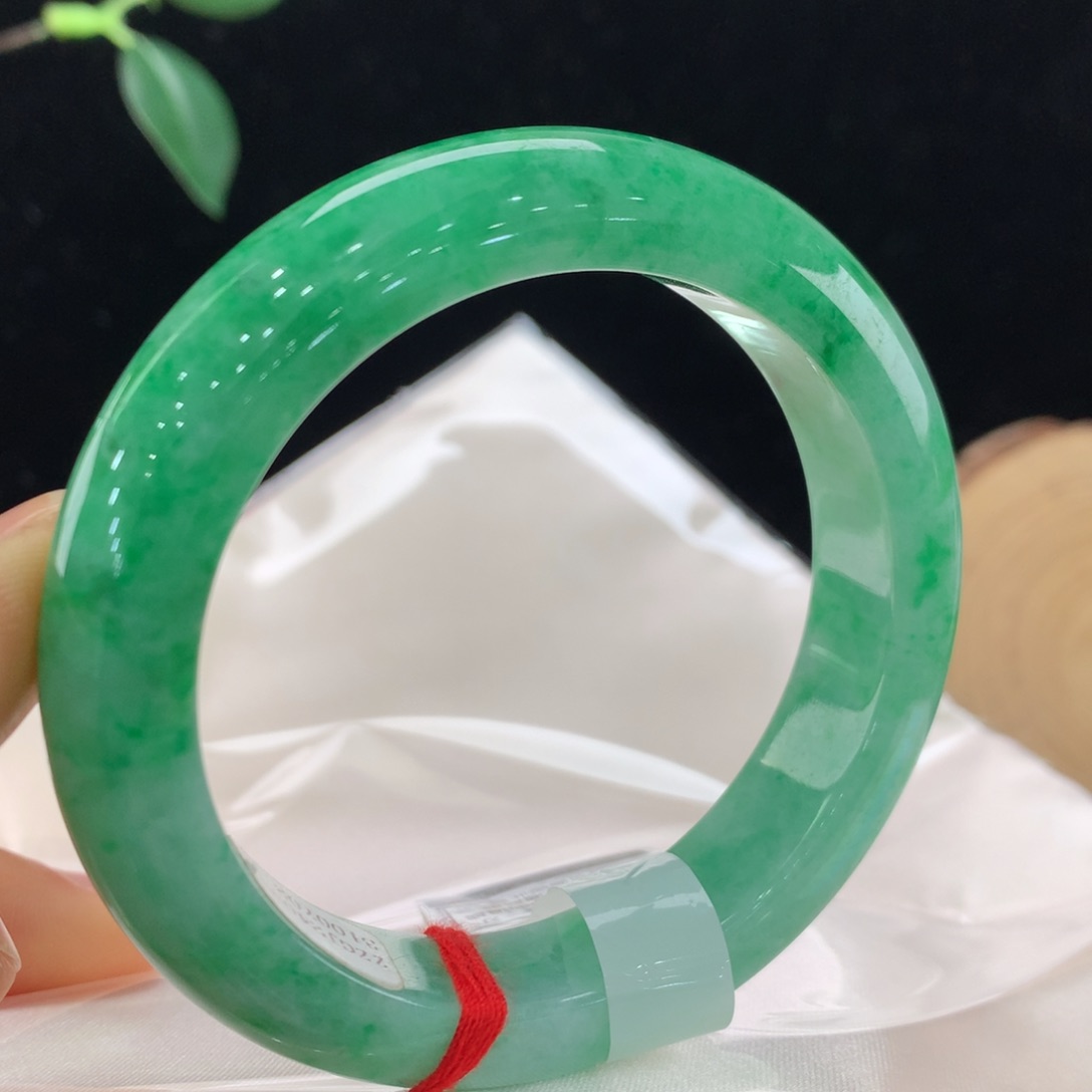 翡翠手镯未镶嵌微瑕0702