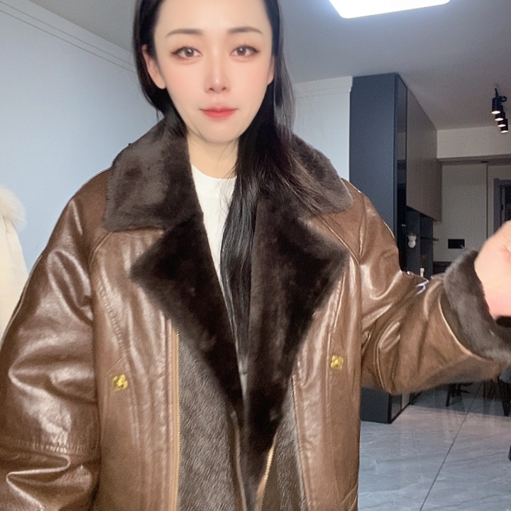绵羊皮油蜡鹅绒配皮毛一体M120斤左右