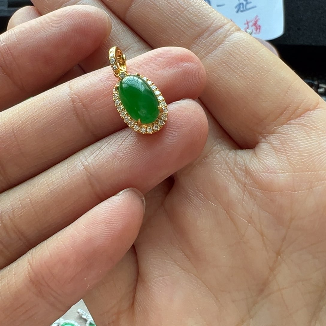 翡翠颈饰18K金镶嵌京**姐翡翠