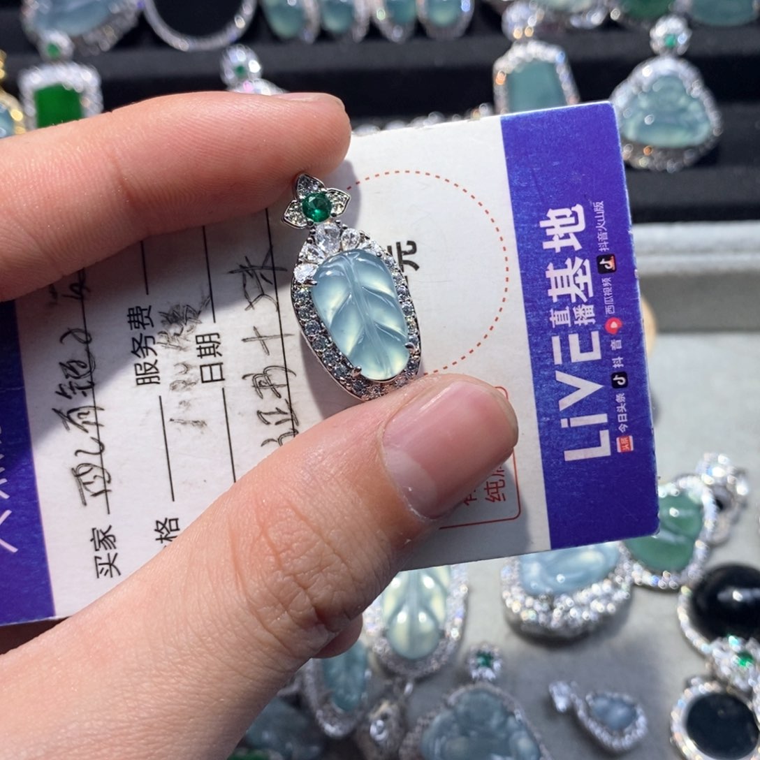翡翠颈饰未镶嵌翡翠