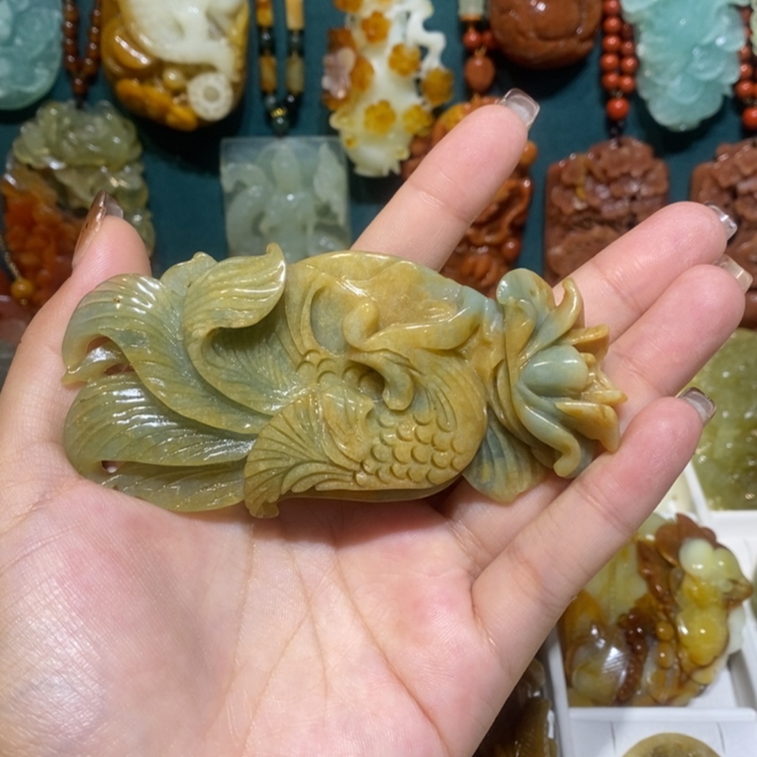 蛇纹石玉未镶嵌颈饰