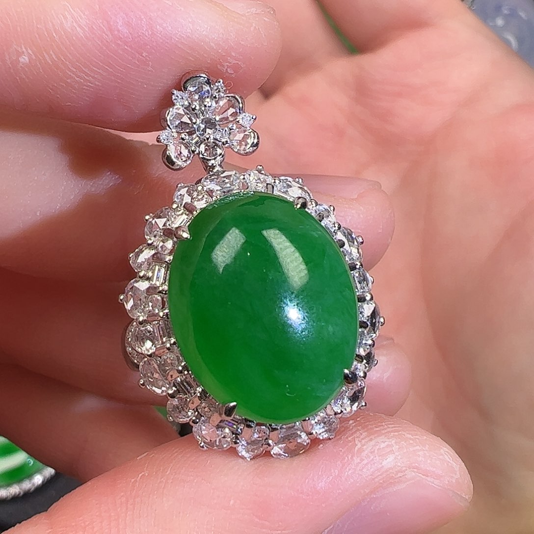 翡翠颈饰18K金镶嵌蛋面两用款