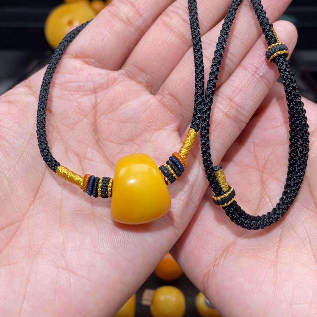 【闪购商品】琥珀裸石未镶嵌马蹄22