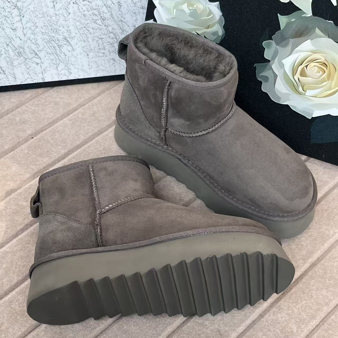 【桑坡】新款5854厚底羊皮毛一体加厚时尚百经典搭雪地靴休闲经典