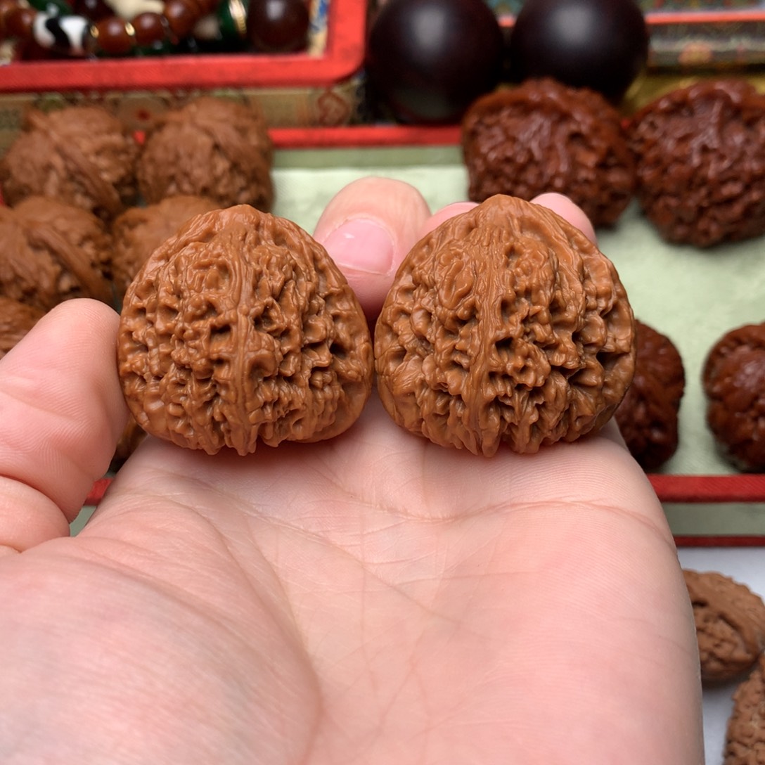 文玩核桃把件39尺全品三角南疆石狮子头