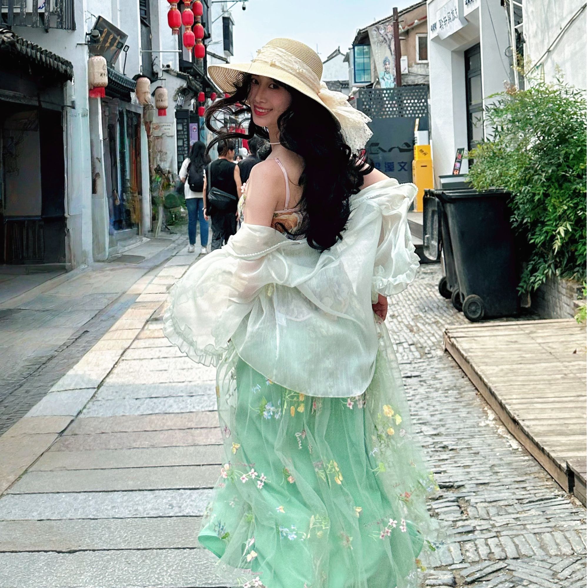 艾日秀2025夏季新款设计感木耳边防晒薄纱外搭宽松雪纺开衫 G0170