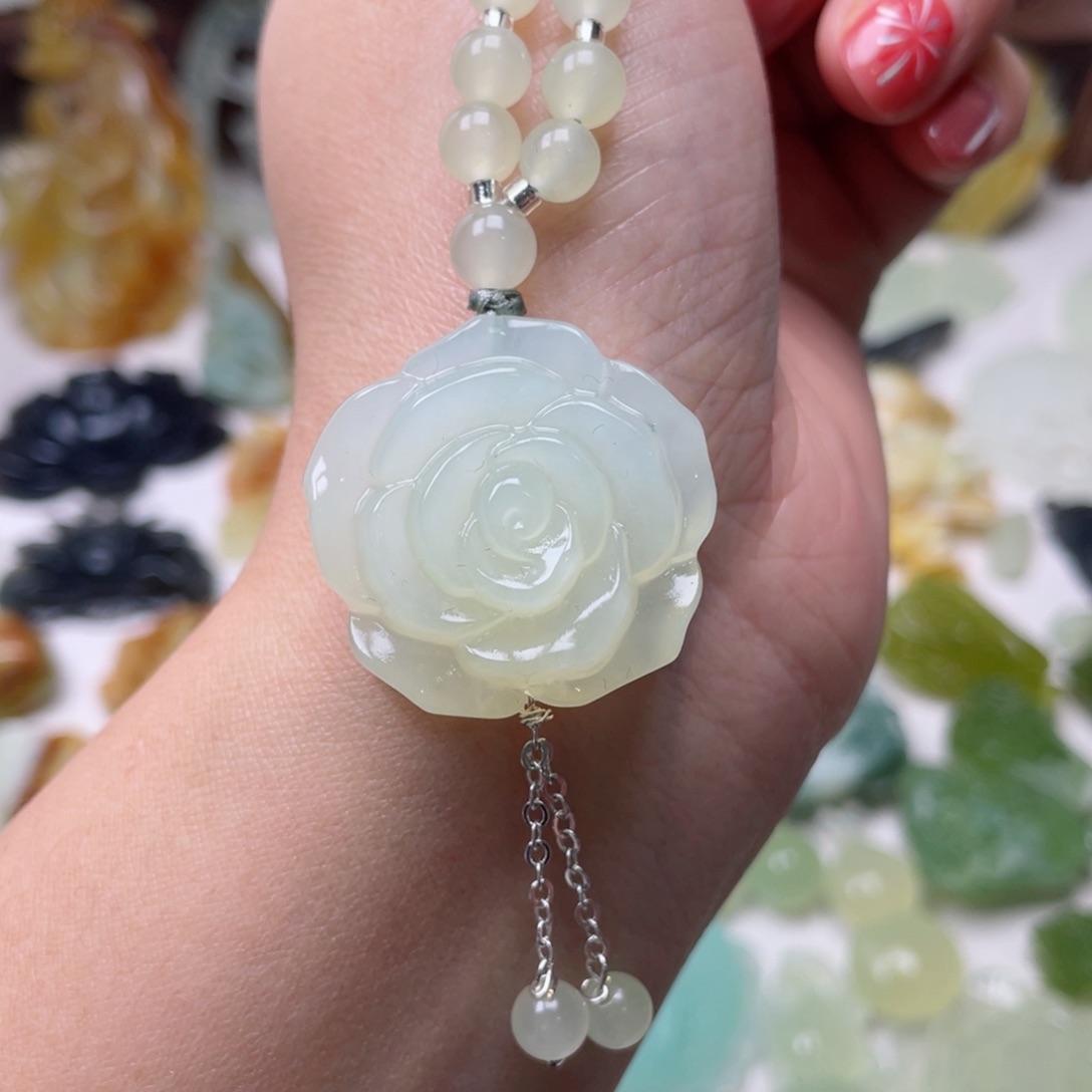 蛇纹石玉颈饰未镶嵌