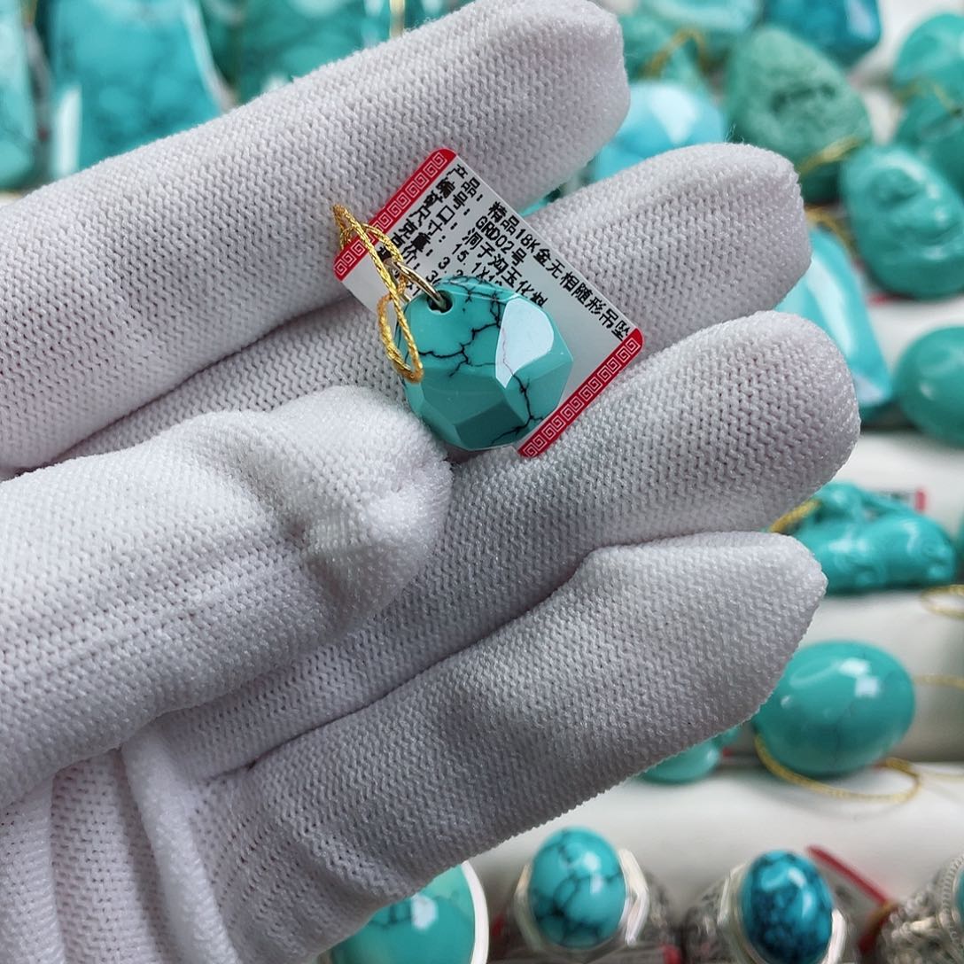 绿松石颈饰未镶嵌