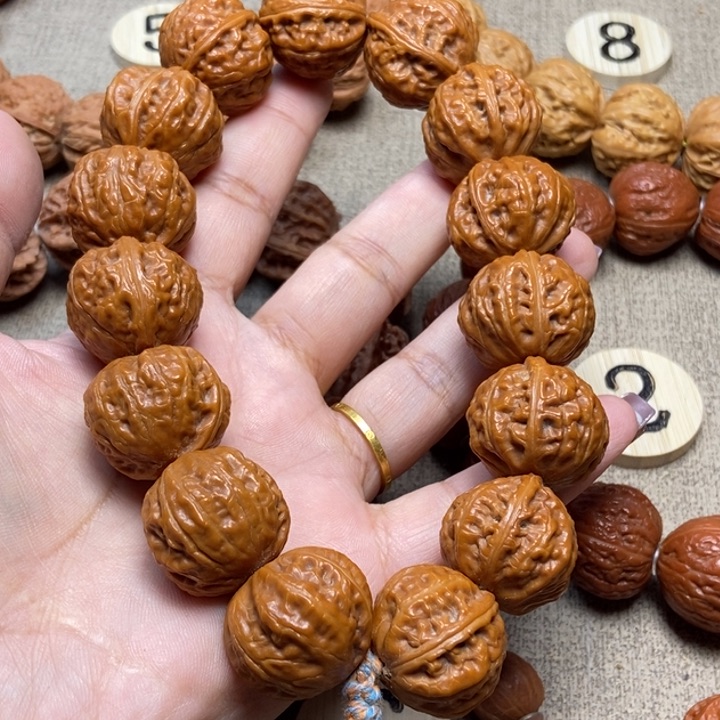 文玩核桃吊坠板栗纹元宝