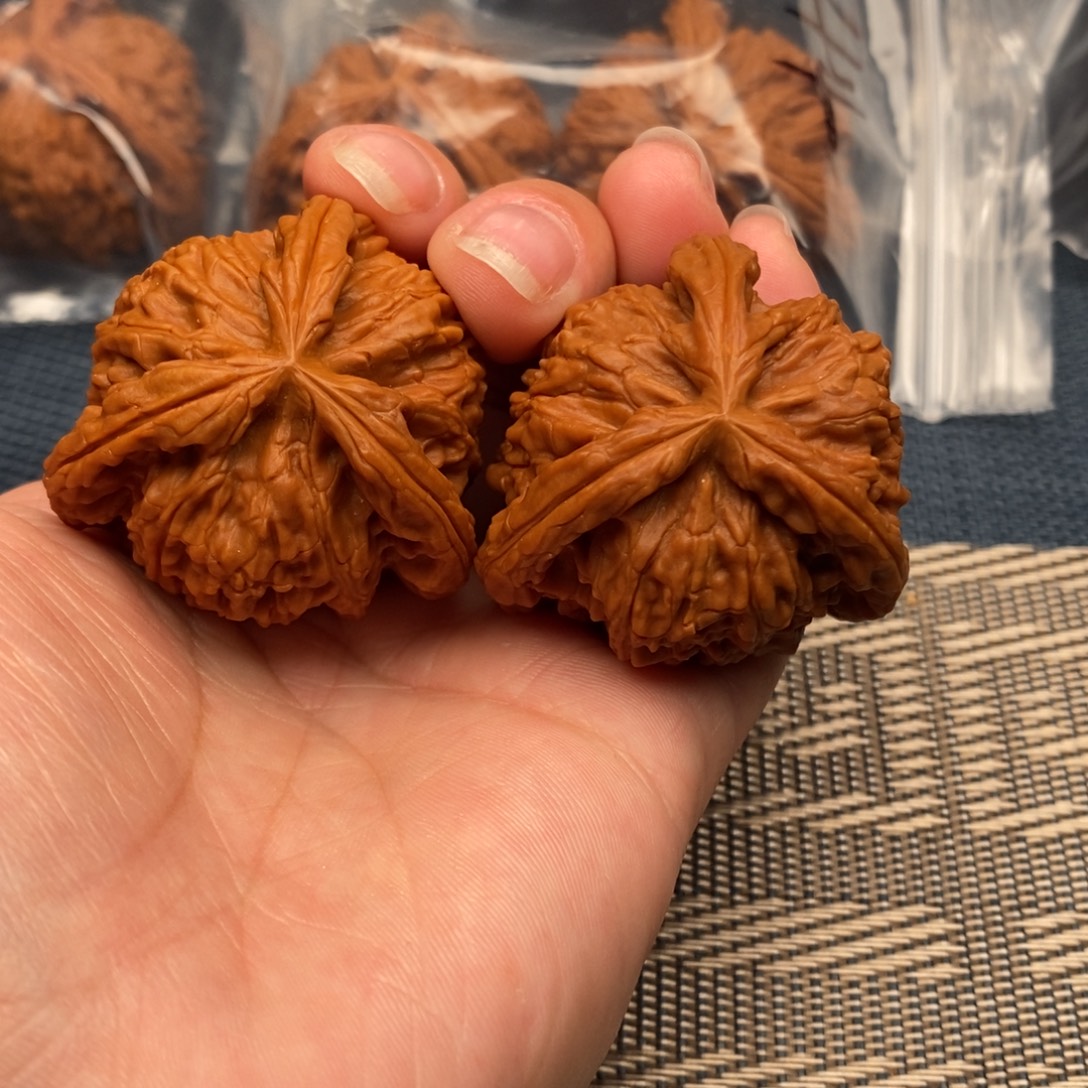 军***亮吊坠文玩核桃三棱