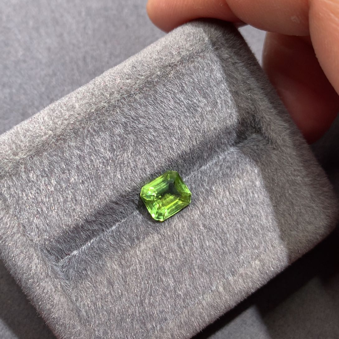 碧玺裸石未镶嵌2.21克拉