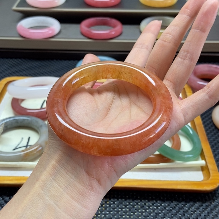 未镶嵌手镯石英岩玉