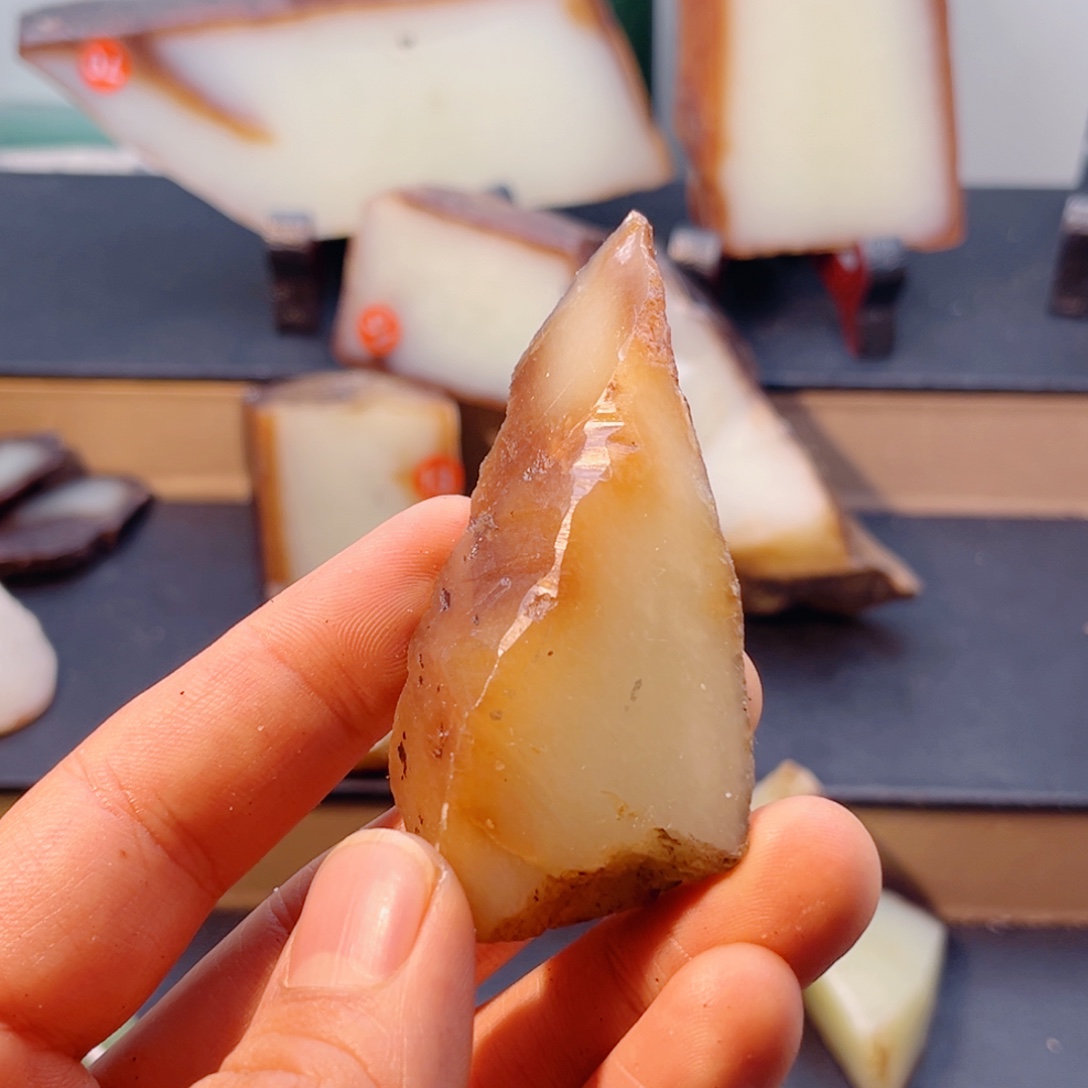 和田玉（糖玉）未镶嵌颈饰