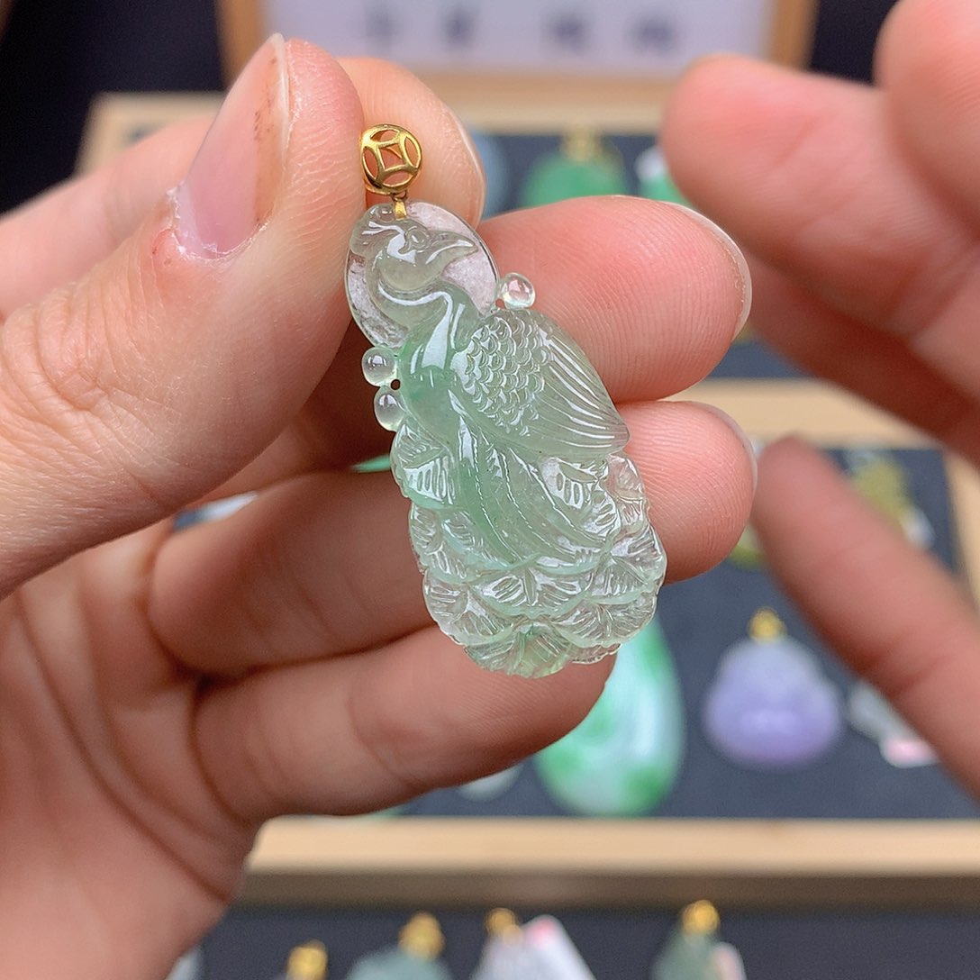 翡翠颈饰18K金镶嵌翡翠