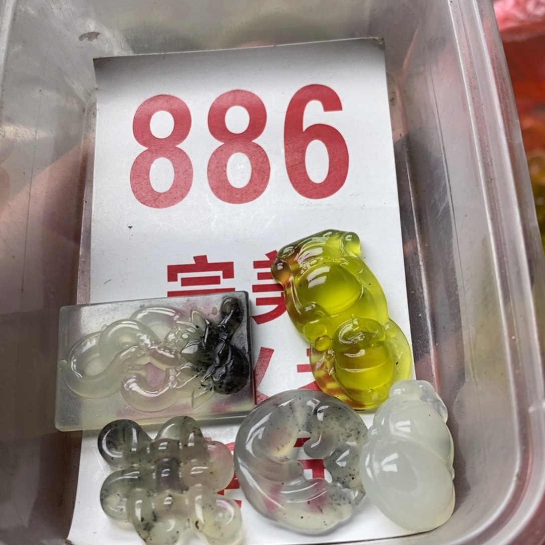 蛇纹石玉挂坠未镶嵌