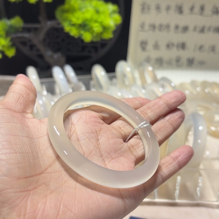 牙***印玛瑙/玉髓未镶嵌手镯