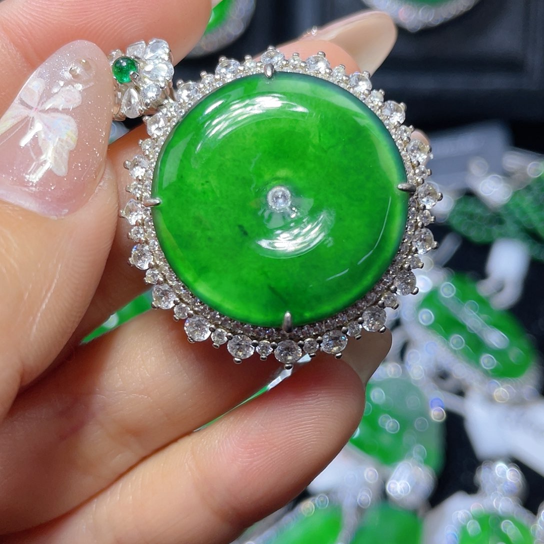 翡翠颈饰银S925镶嵌翡翠