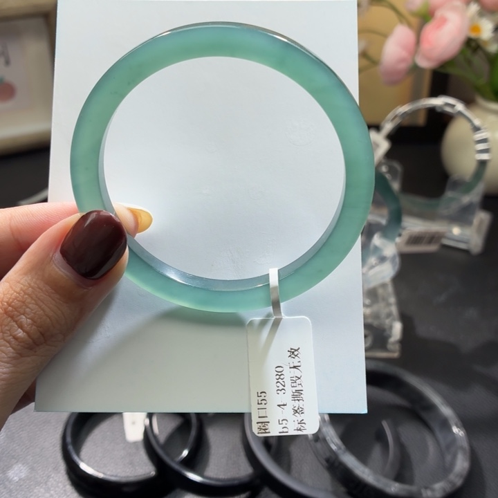 翡翠未镶嵌手镯啤酒瓶绿55