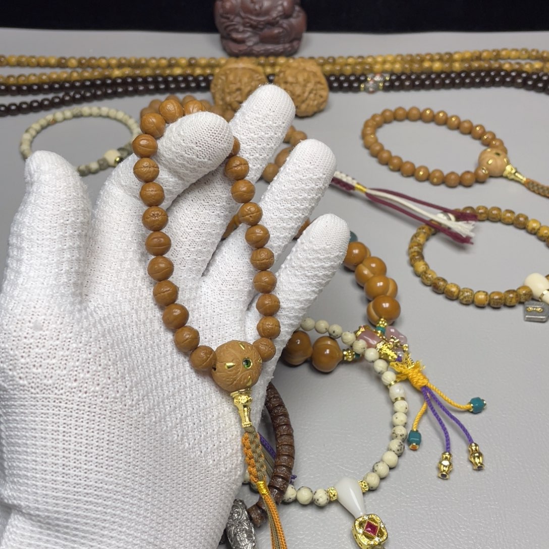 猴头核桃吊坠。。。。。。。。。。。。。。