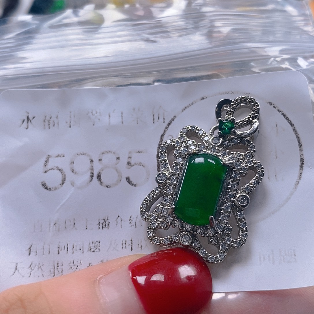 吊坠(不含链)未镶嵌翡翠