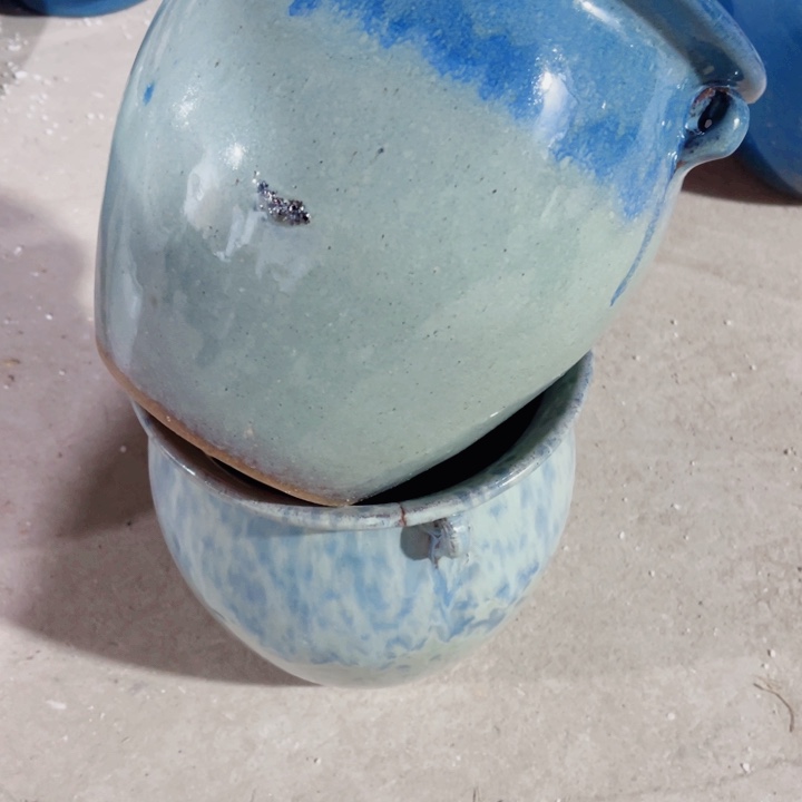 紫砂口径18高度20两只小瑕疵