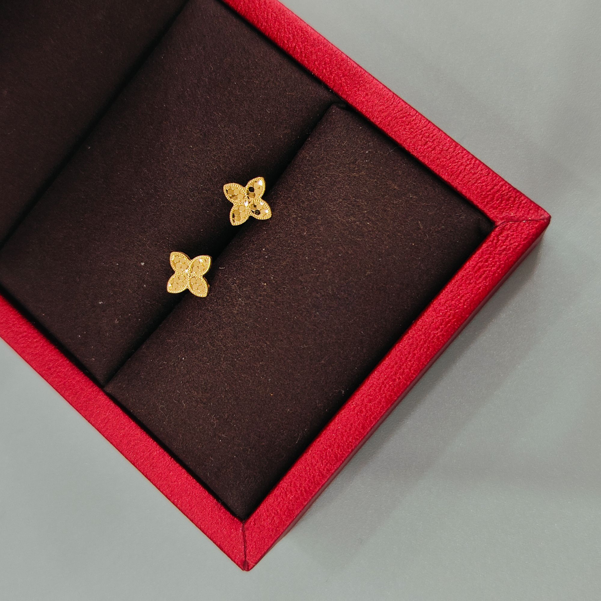 珺铺黄金 足金999【一店】5G鱼鳞面四叶草直针款式简约大气