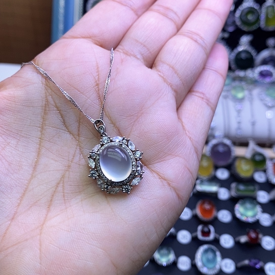 星***糖岫玉银S925镶嵌颈饰吊坠