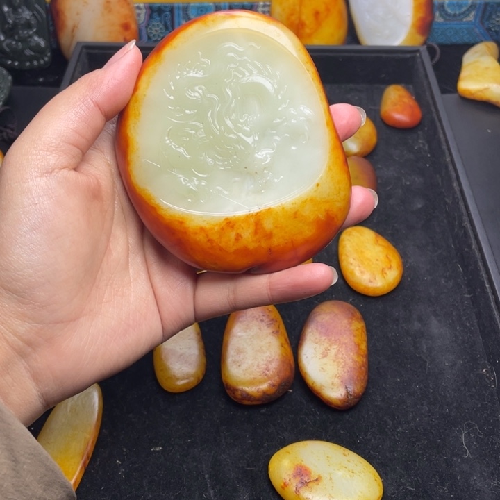 解***脱和田玉未镶嵌颈饰