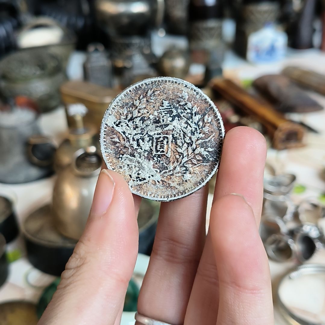 若***。有机玻璃品相好，建议收藏。